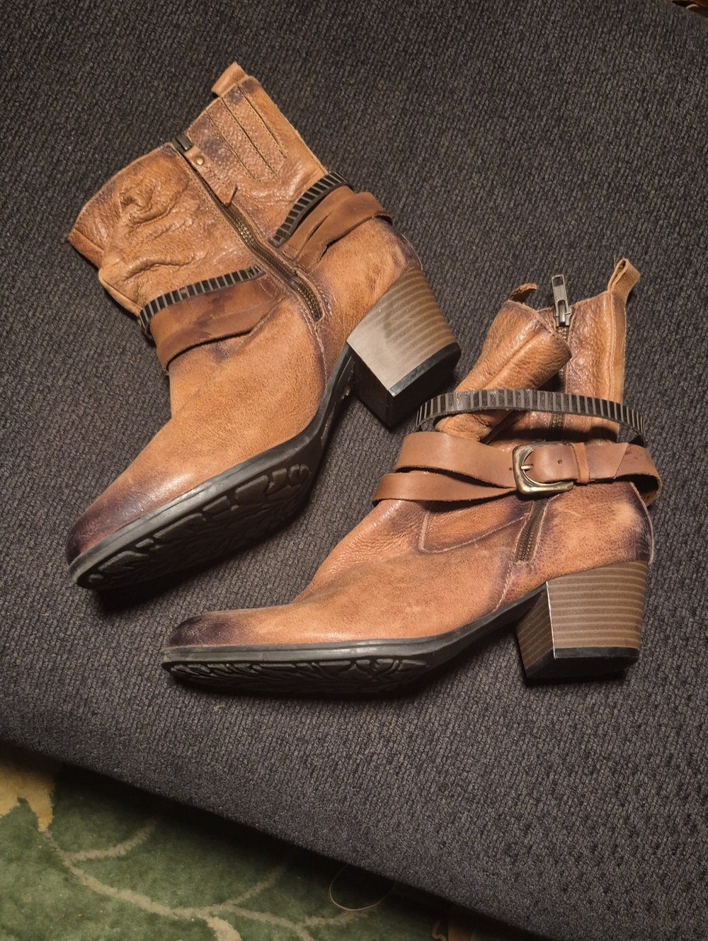 Earth Women's Tan Brown Leather Ankle Boots with Buckle